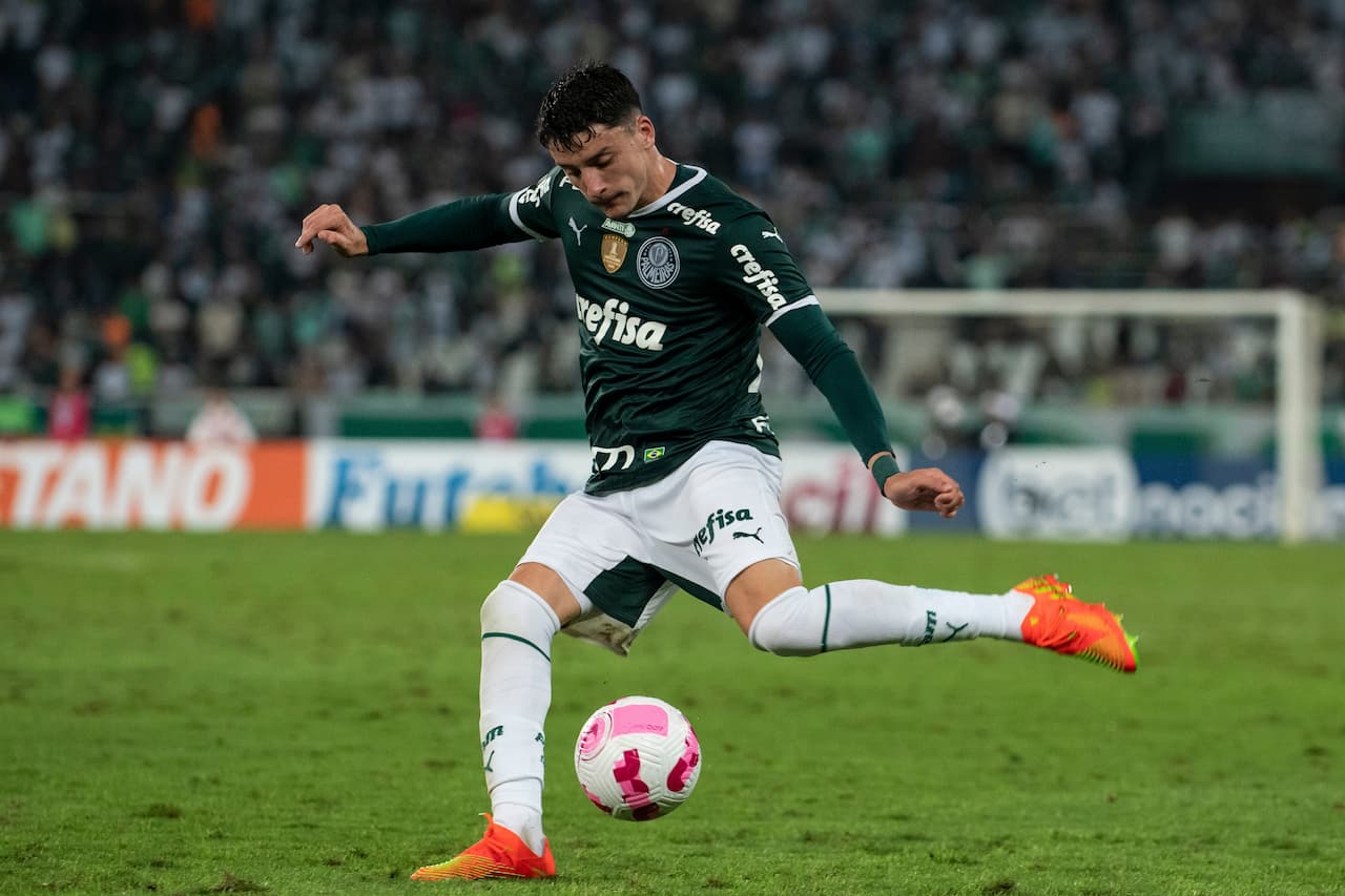 Jogador Do Palmeiras Sofre Entorse No Joelho E Vira Desfalque Para Jogo